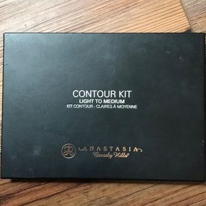 Contour kit light to medium
